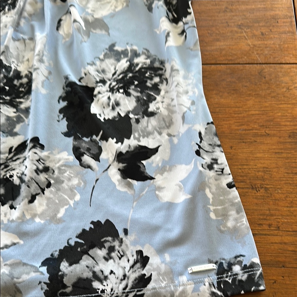 Calvin Klein Women's Blue Floral Top - Picture 7 of 7